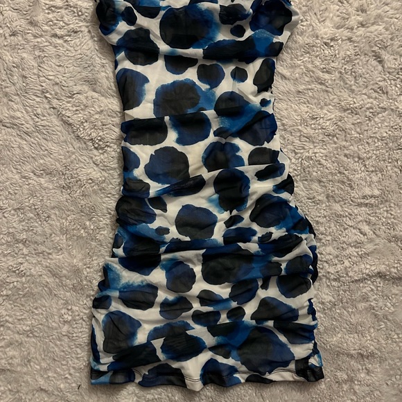 Garage Printed Mini Dress
Stretchy Mesh Material
Low Back
Like New Condition - Picture 2 of 5